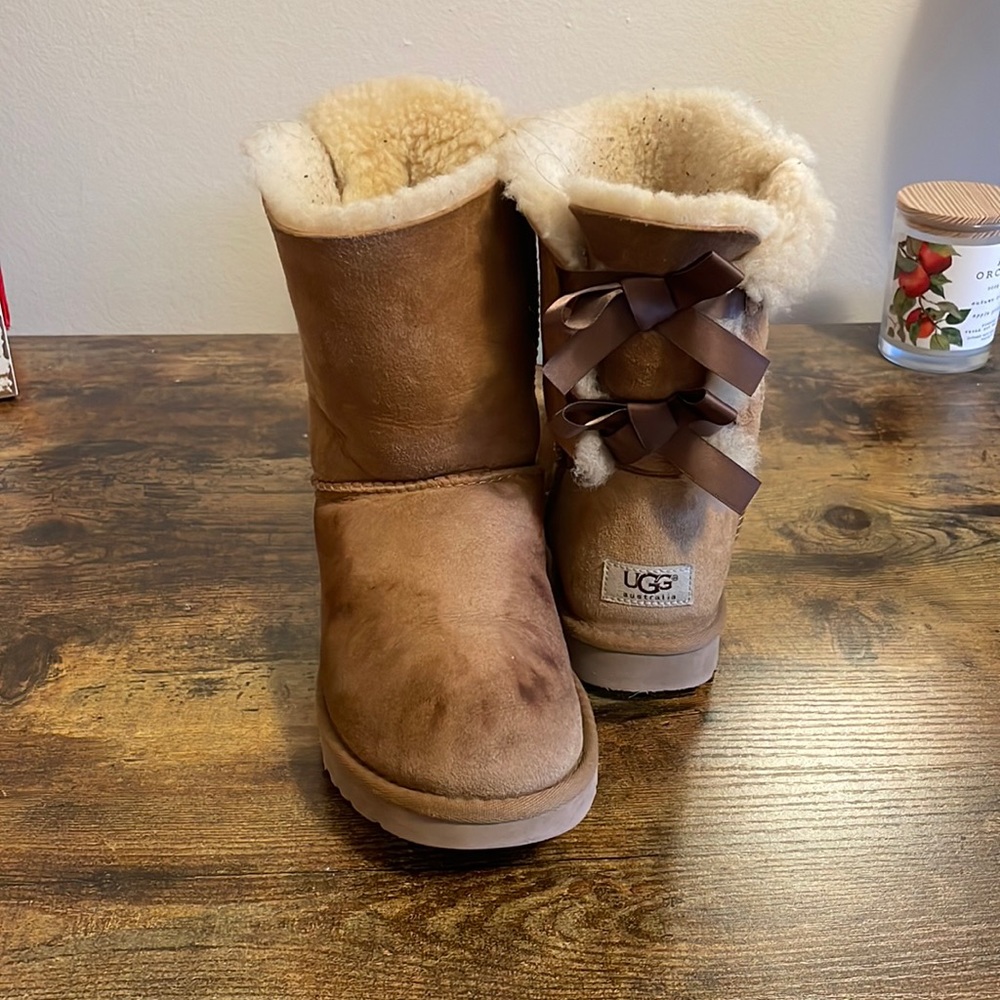 🎀Well used Ugg Boots with Bows🎀